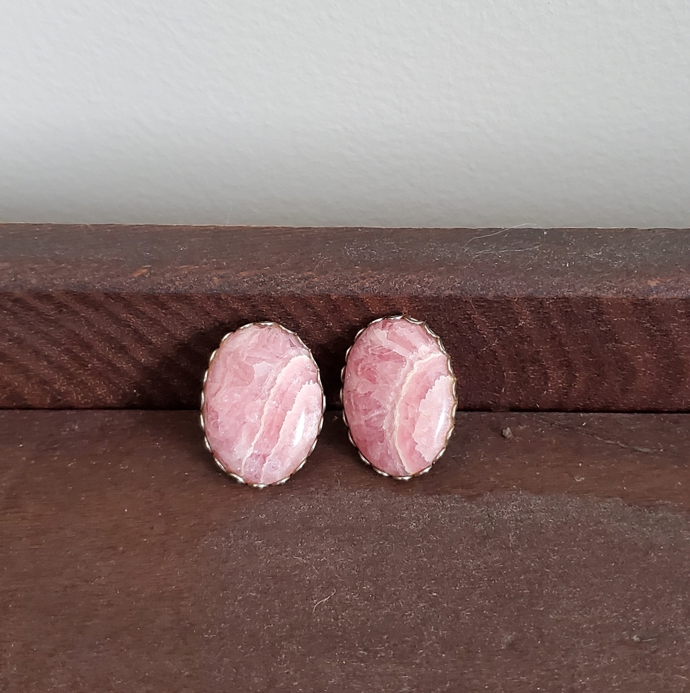VTG | Pink Stone Screw-On Earrings